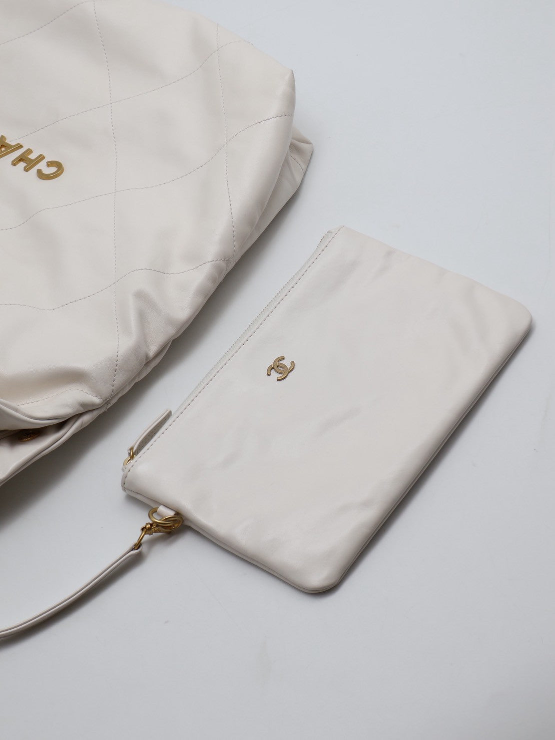 CHANEL 22 Bag - 中號白金