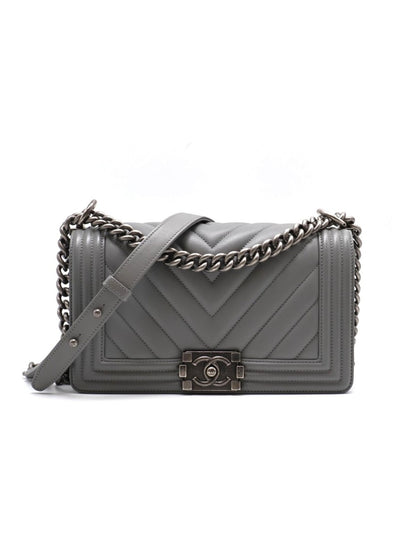 CHANEL Boy25 V紋牛皮口蓋包 - 水泥灰銀25開