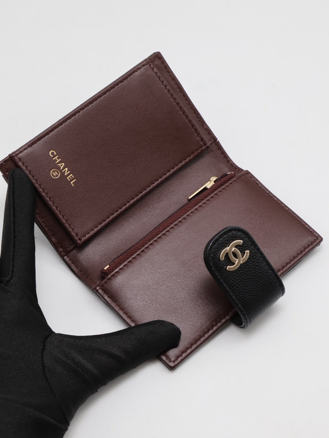 CHANEL 23B粒面牛皮雙折卡包 - 黑金30開