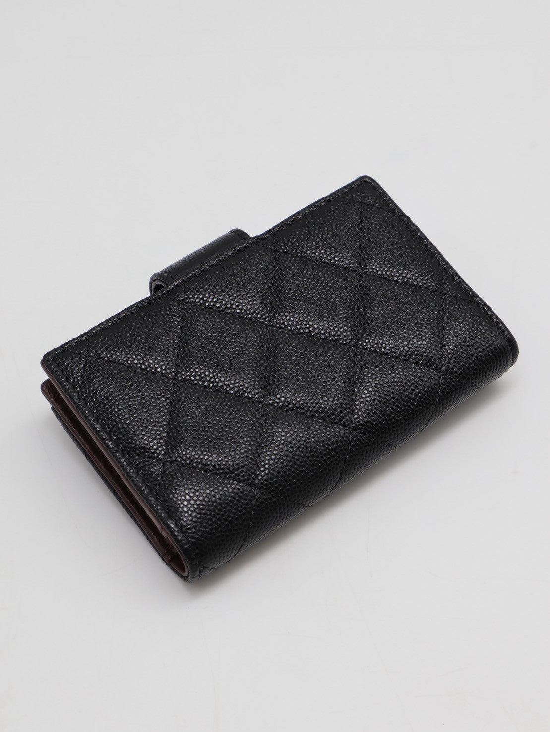 CHANEL 23B粒面牛皮雙折卡包 - 黑金30開