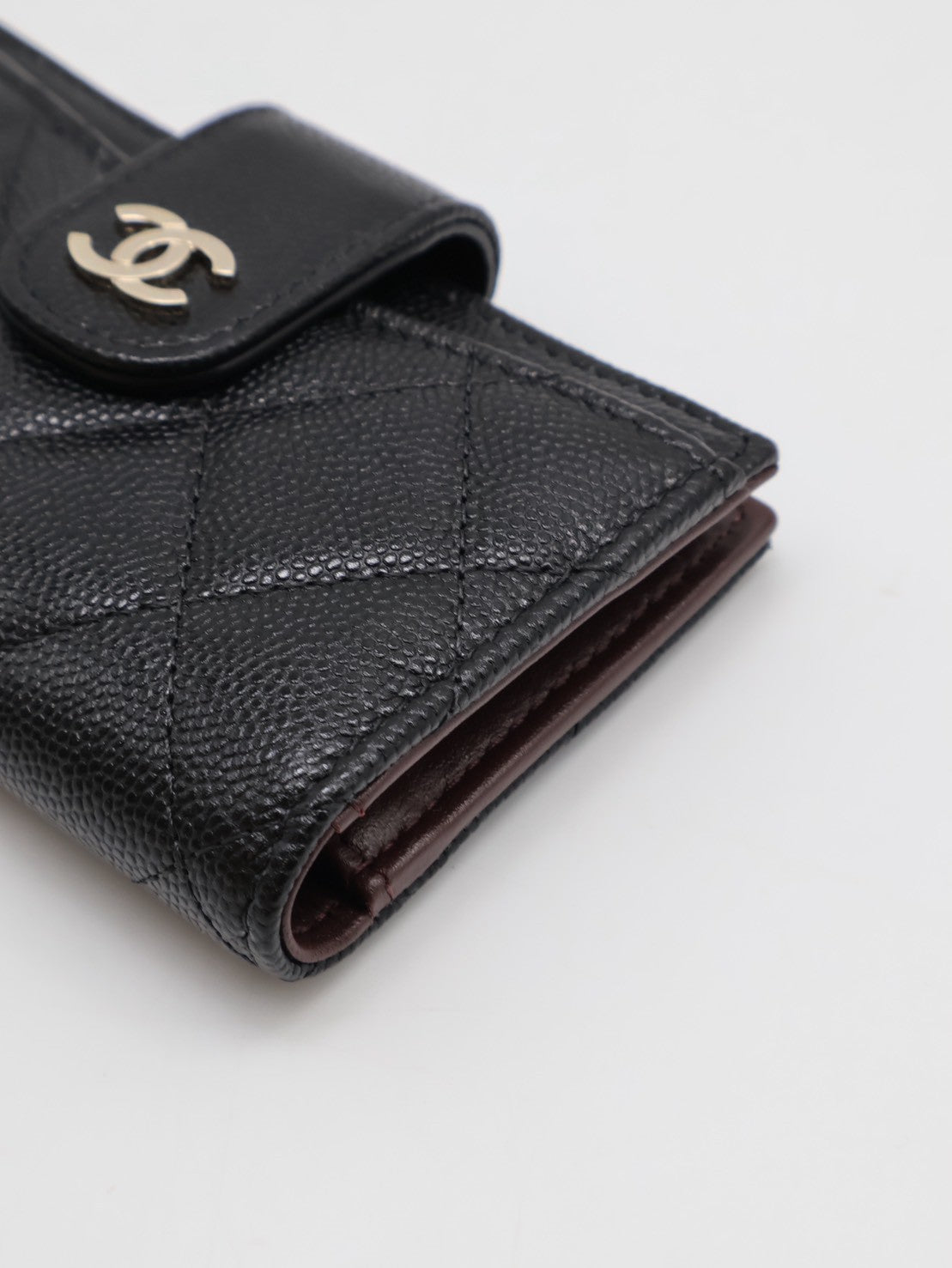 CHANEL 23B粒面牛皮雙折卡包 - 黑金30開