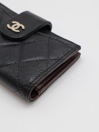 CHANEL 23B粒面牛皮雙折卡包 - 黑金30開