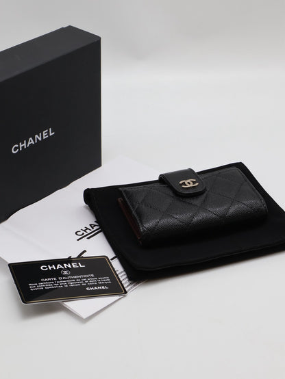 CHANEL 23B粒面牛皮雙折卡包 - 黑金30開