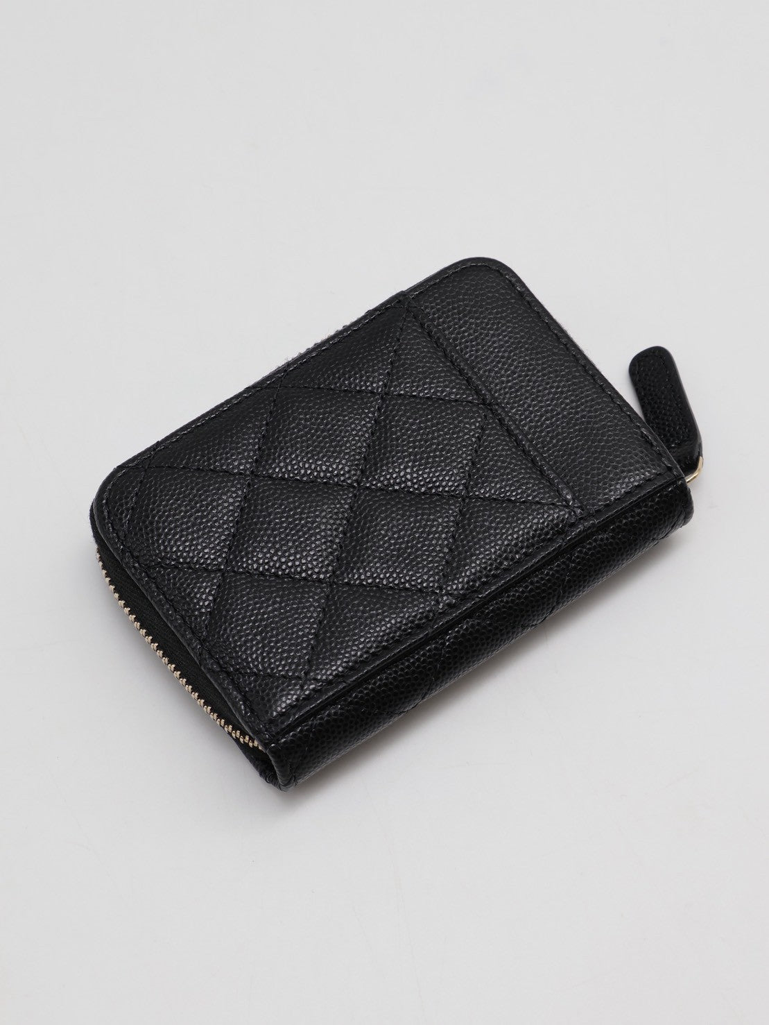 CHANEL 粒面牛皮拉鍊零錢卡包 - 黑金31開