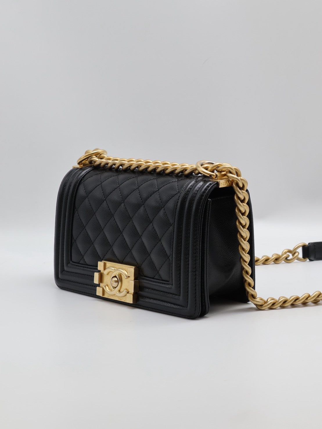 CHANEL Boy20 粒面牛皮口蓋包 - 黑金