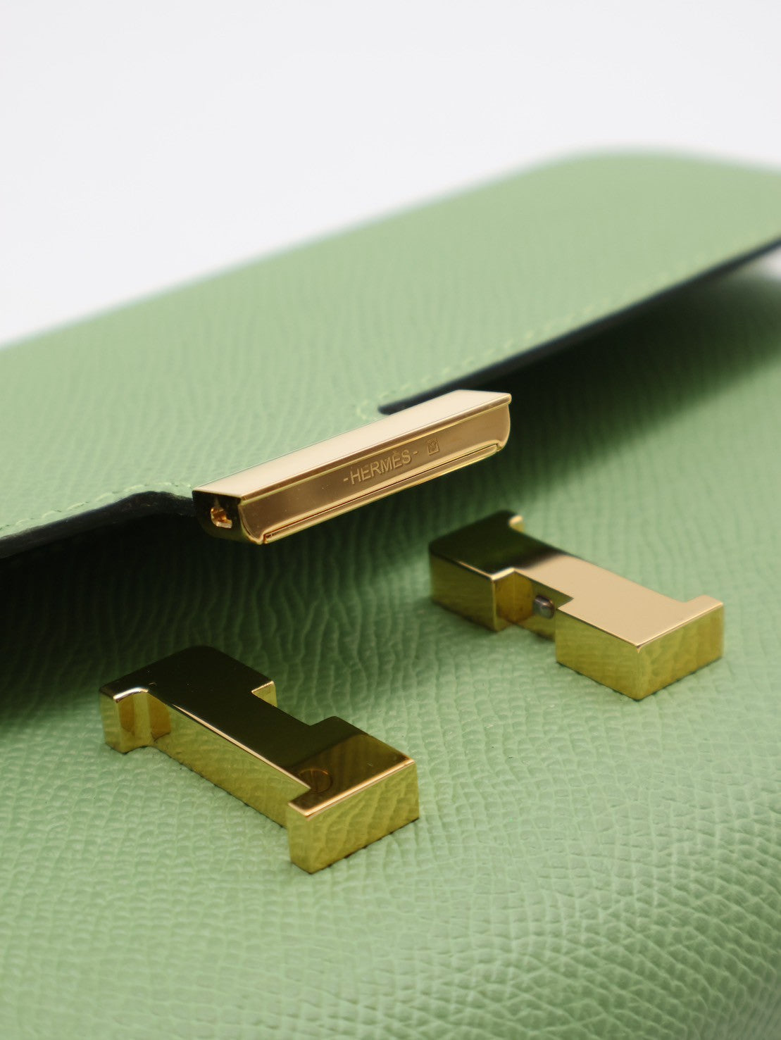 HERMES Constance to go - 牛油果綠金 Z