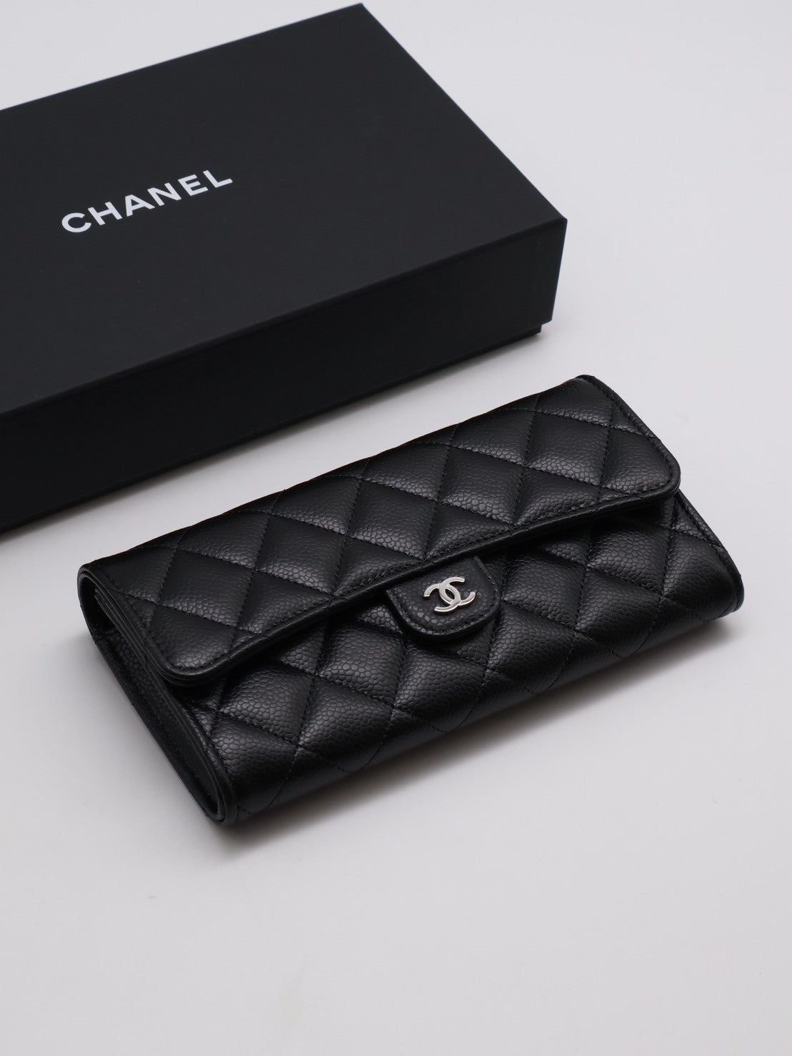 CHANEL 經典口蓋長夾 - 粒面牛皮黑銀