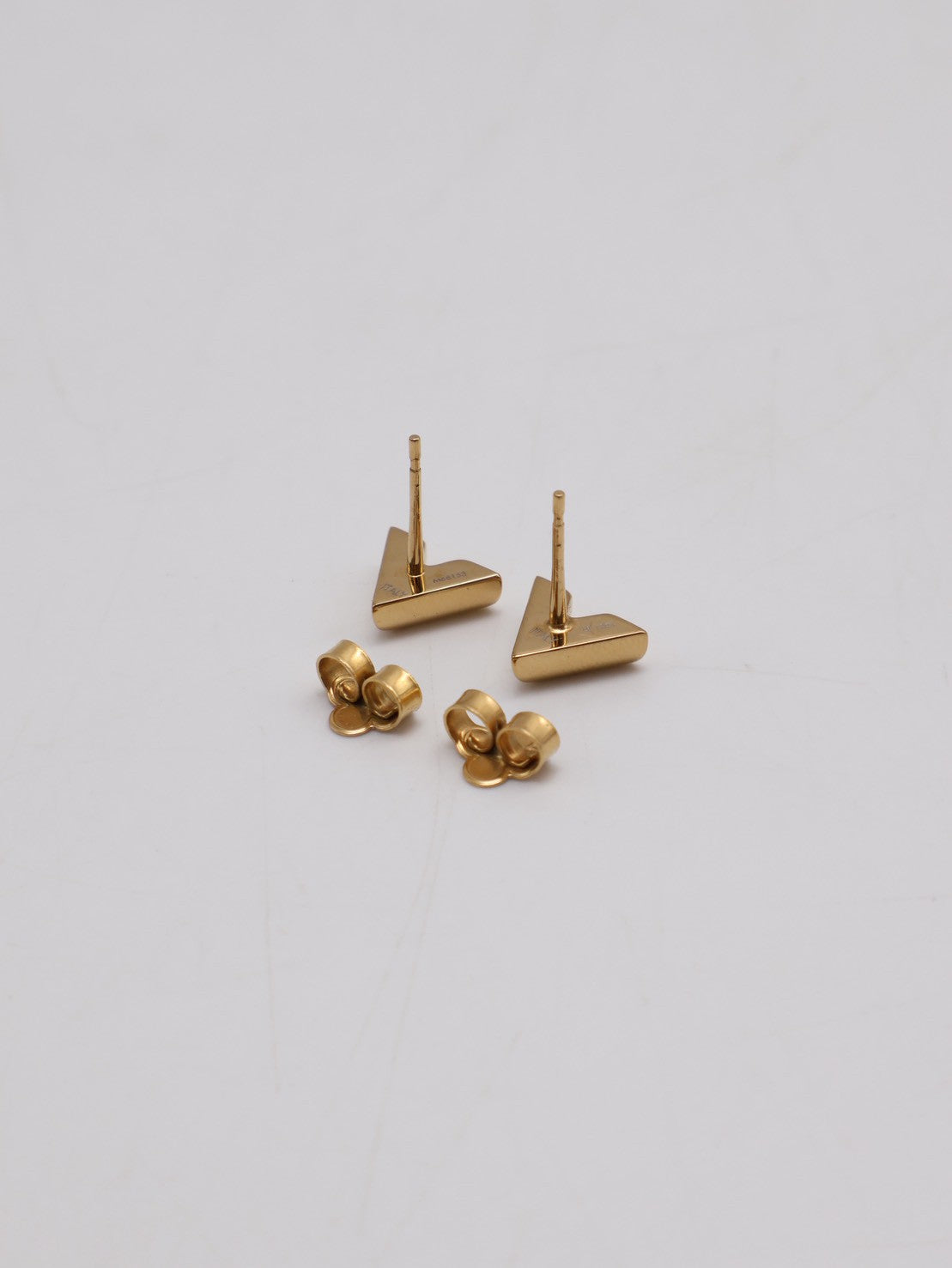 LOUIS VUITTON 經典Essential V耳環 - 金