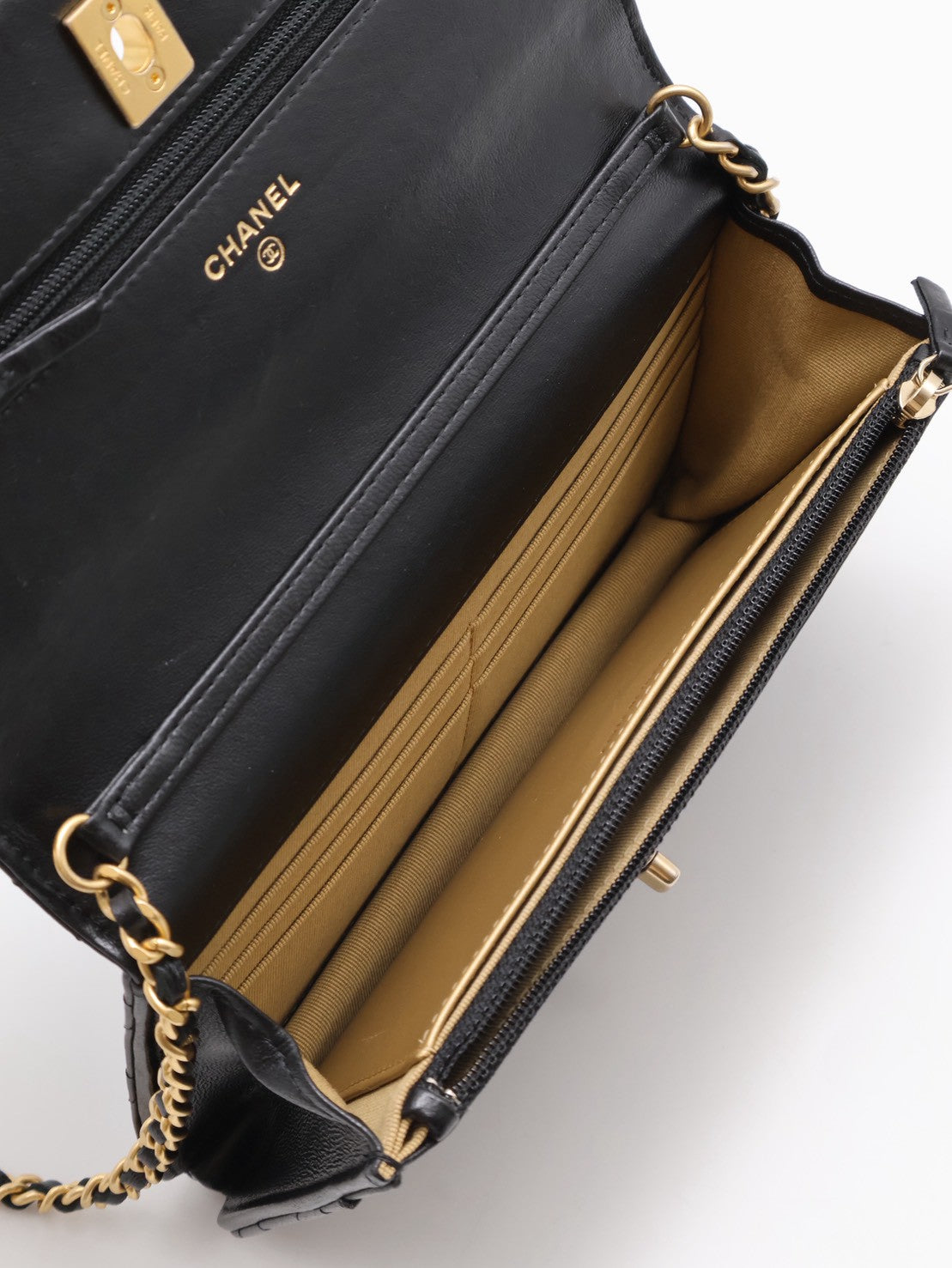 CHANEL 經典羊皮WOC - 金球黑金