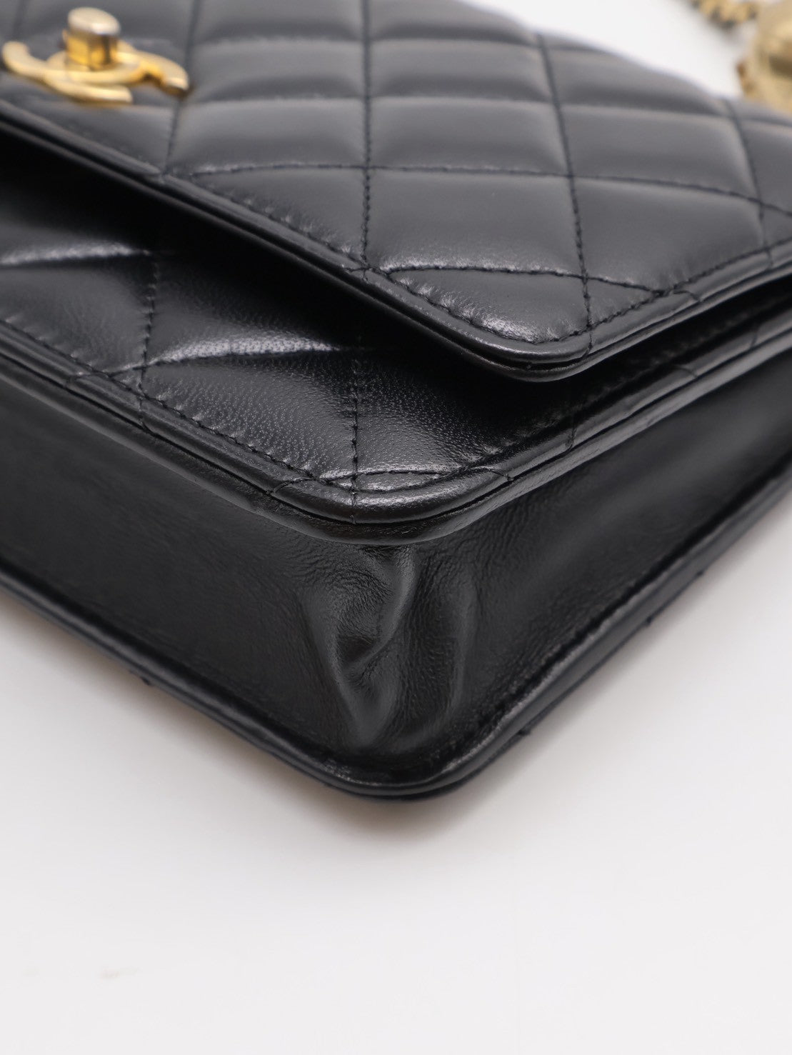 CHANEL 經典羊皮WOC - 金球黑金