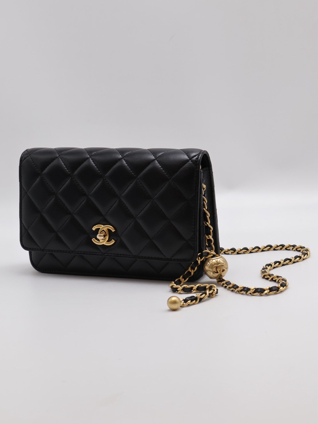 CHANEL 經典羊皮WOC - 金球黑金