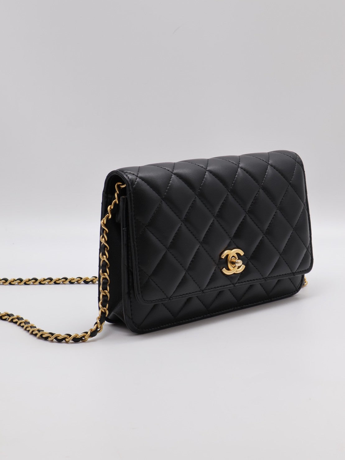 CHANEL 經典羊皮WOC - 金球黑金