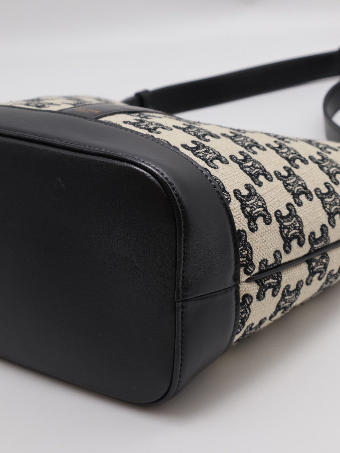 CELINE 刺繡凱旋帆布水桶包 - 小號黑