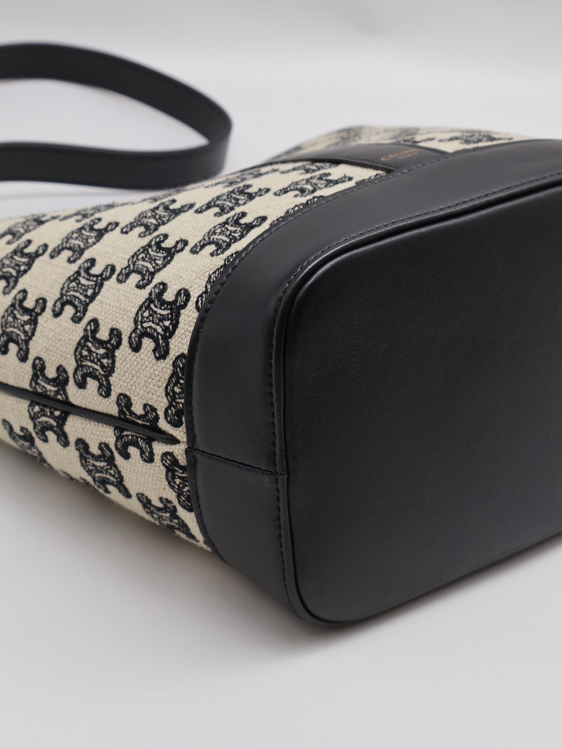 CELINE 刺繡凱旋帆布水桶包 - 小號黑