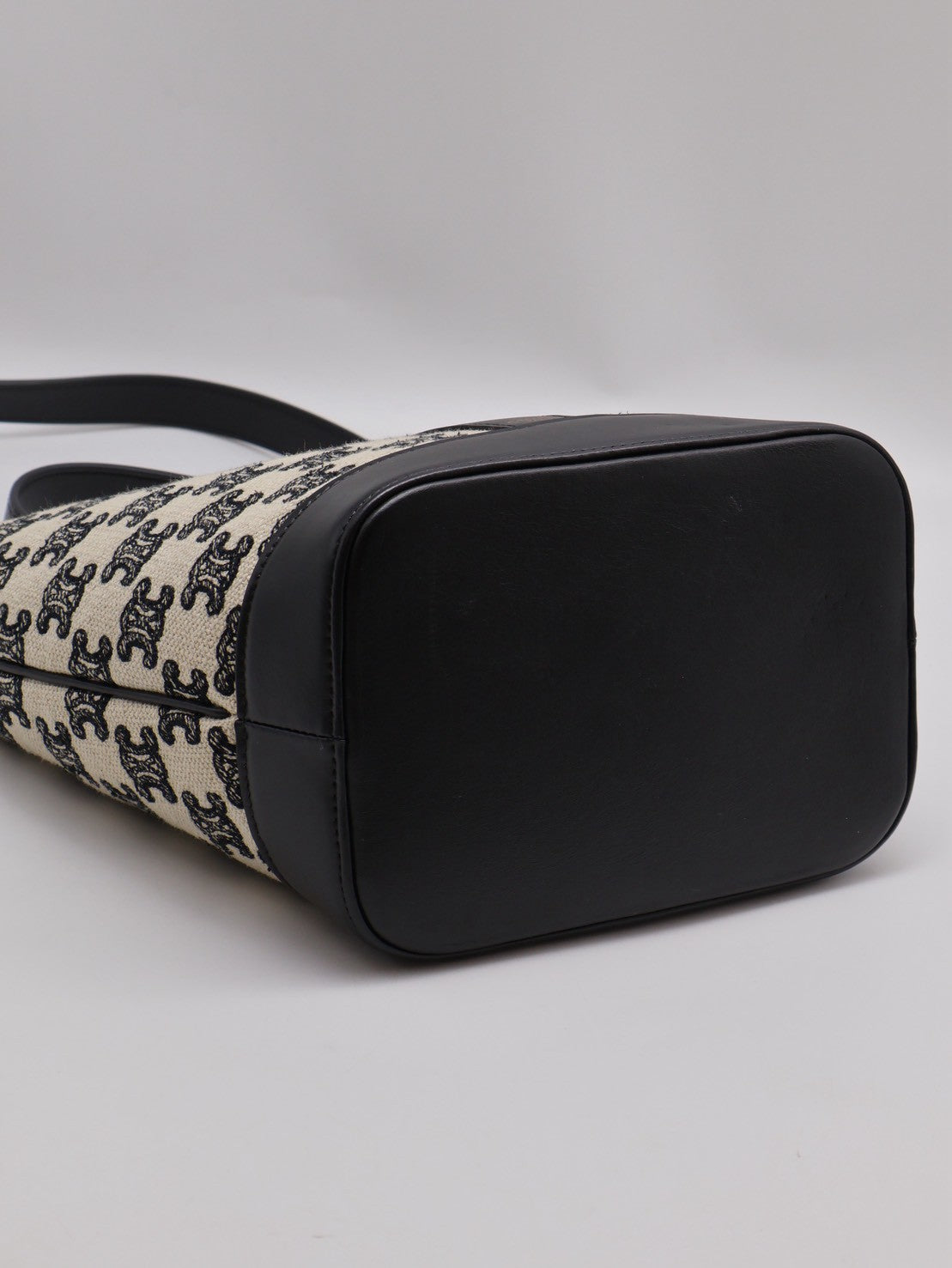 CELINE 刺繡凱旋帆布水桶包 - 小號黑