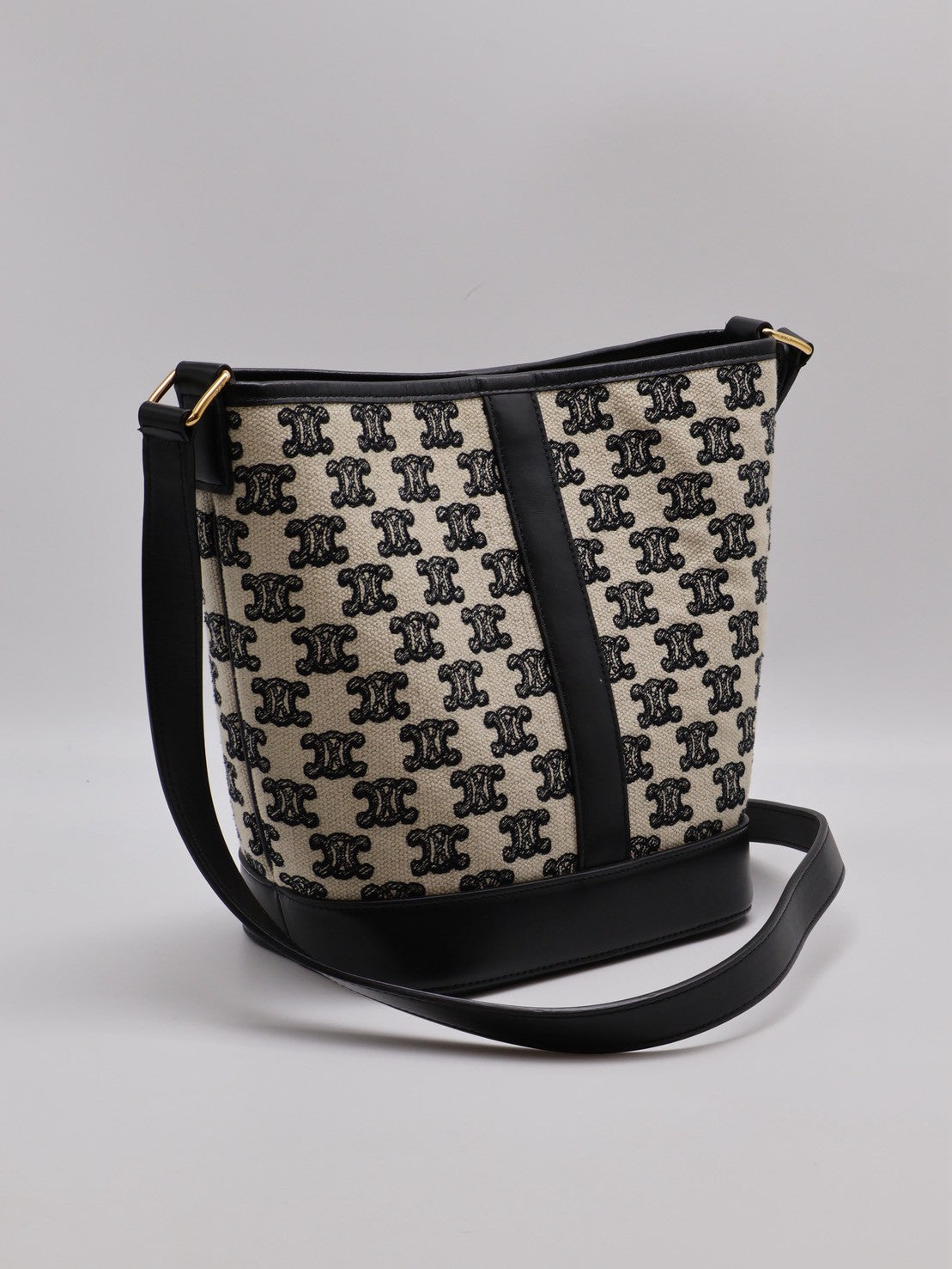 CELINE 刺繡凱旋帆布水桶包 - 小號黑