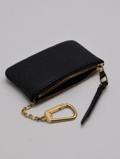 LOUIS VUITTON 壓紋牛皮鑰匙釦拉鍊零錢包 - 黑