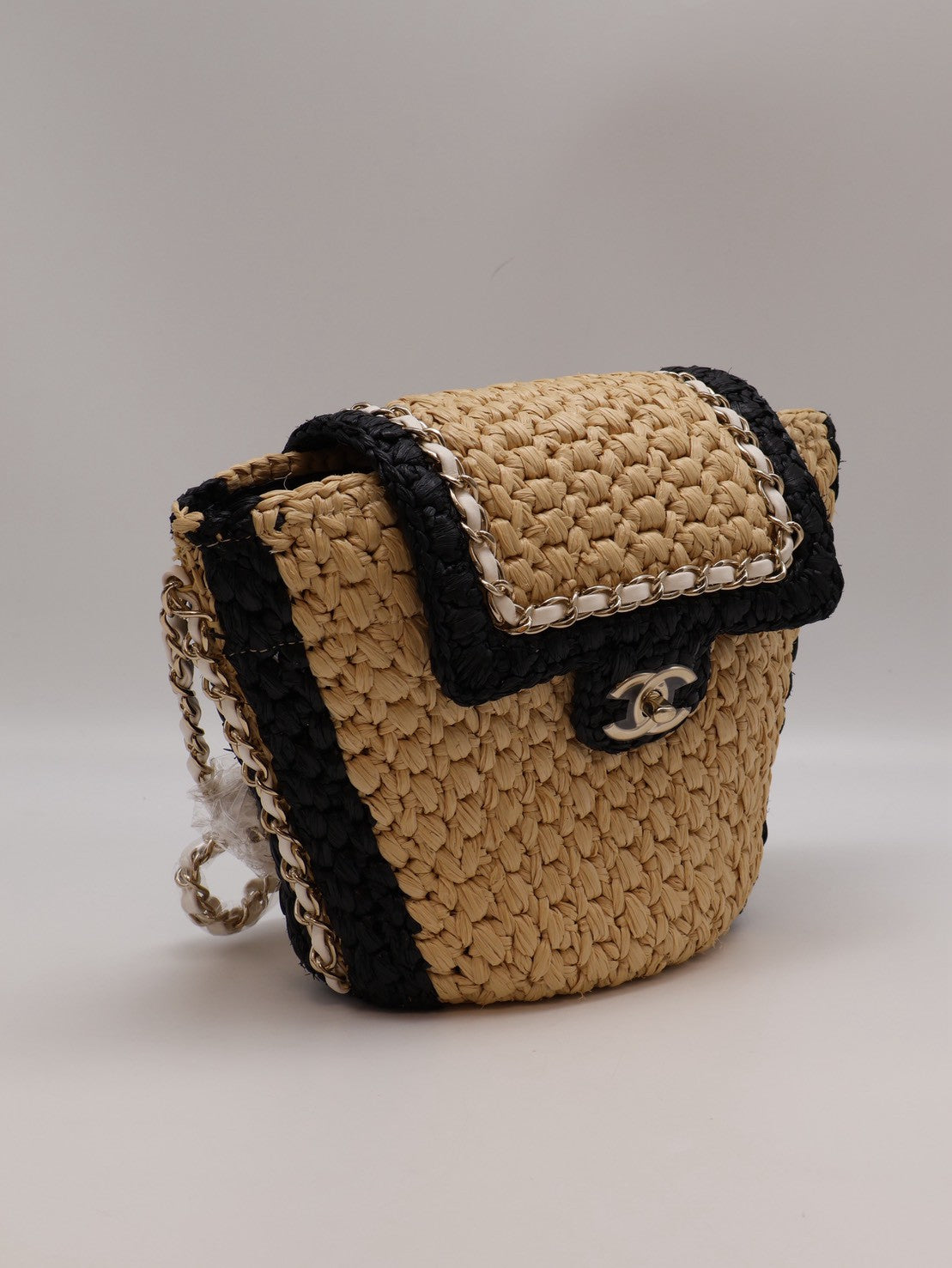 CHANEL 24C 拉菲草編織水桶包