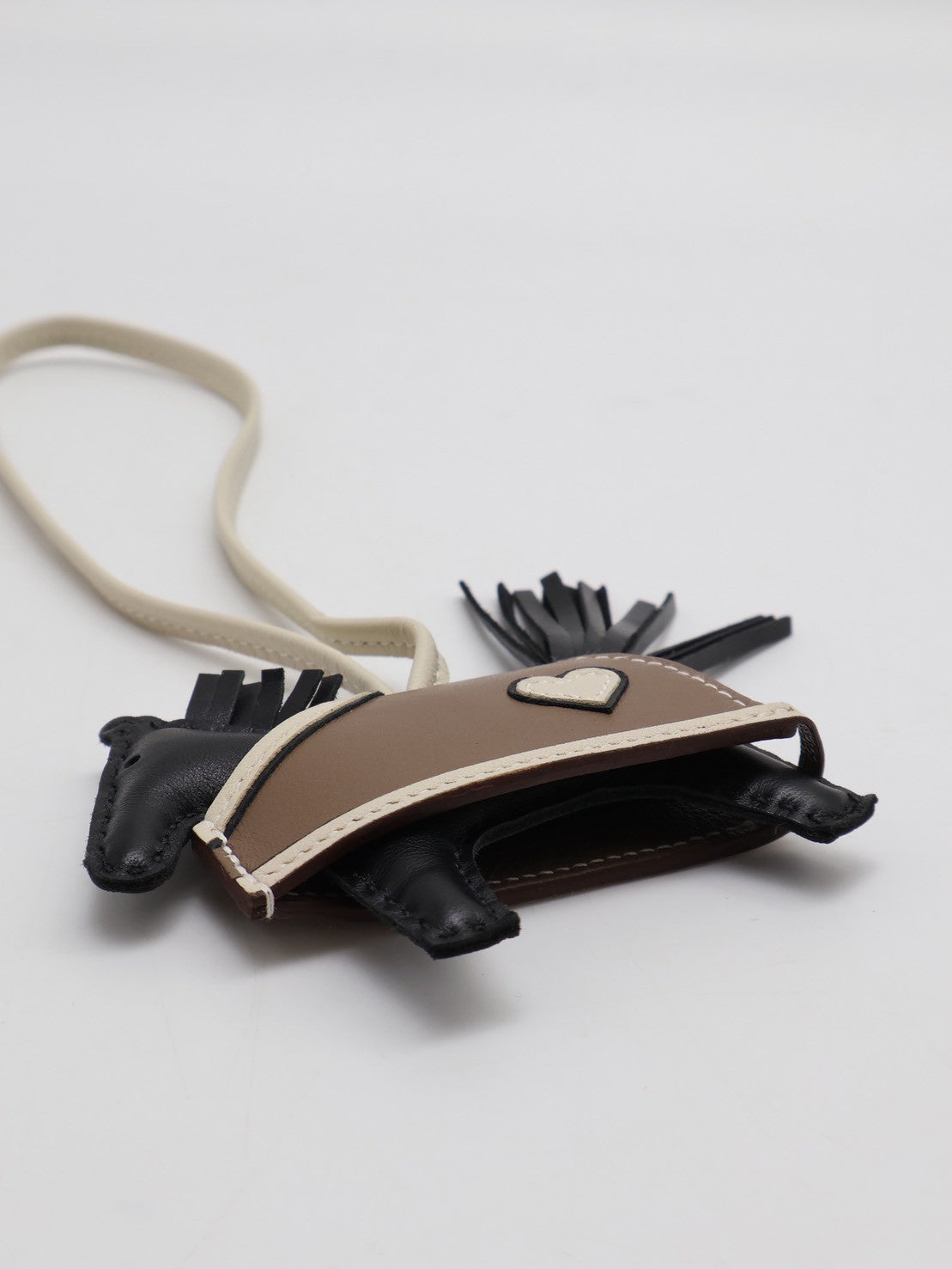 HERMES Rodeo Robeo Coeur小馬 - 黑/大象灰/奶昔白