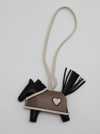 HERMES Rodeo Robeo Coeur小馬 - 黑/大象灰/奶昔白