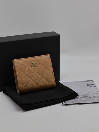 CHANEL 雙折粒面牛皮短夾 - 焦糖金