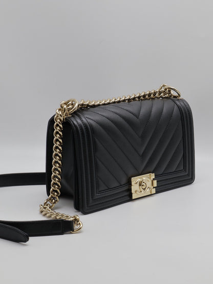 CHANEL Boy25 V紋粒面牛皮口蓋包 - 黑淡金25開