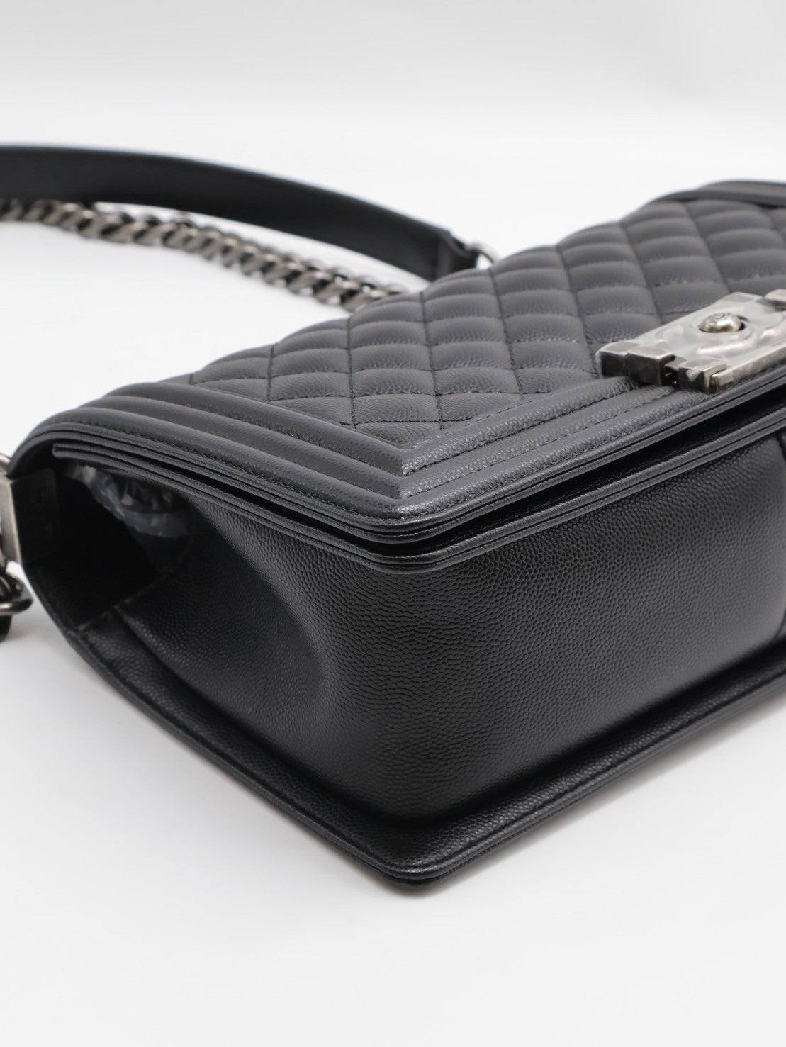 CHANEL Boy25 粒面牛皮口蓋包 - 黑銀