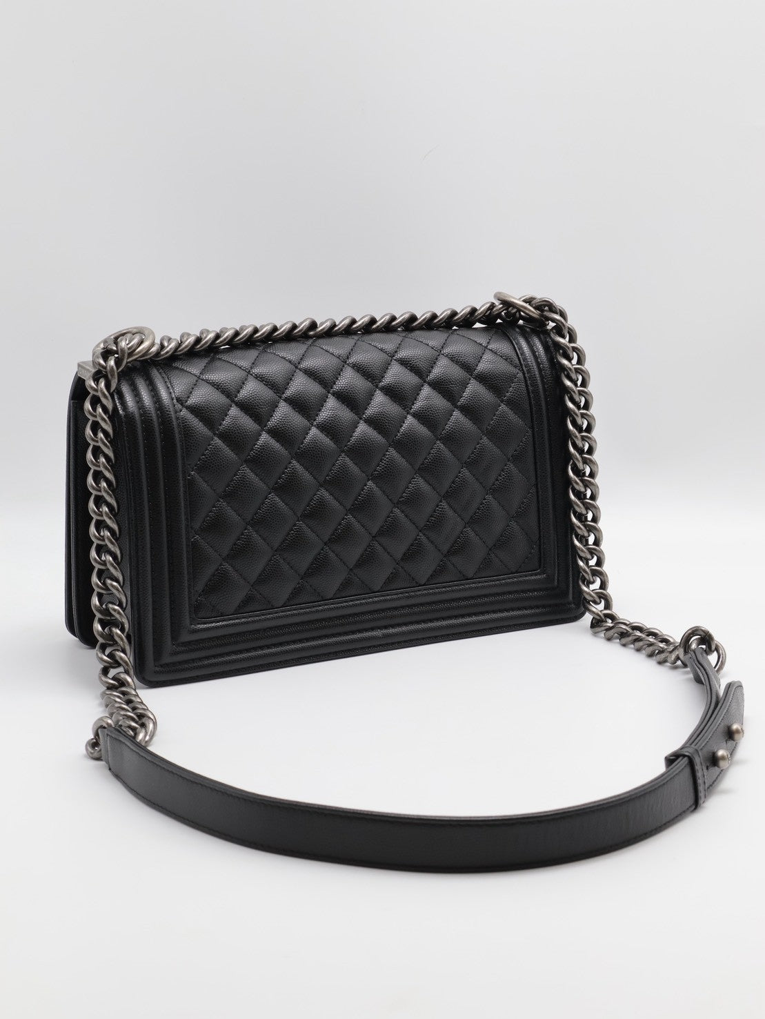 CHANEL Boy25 粒面牛皮口蓋包 - 黑銀
