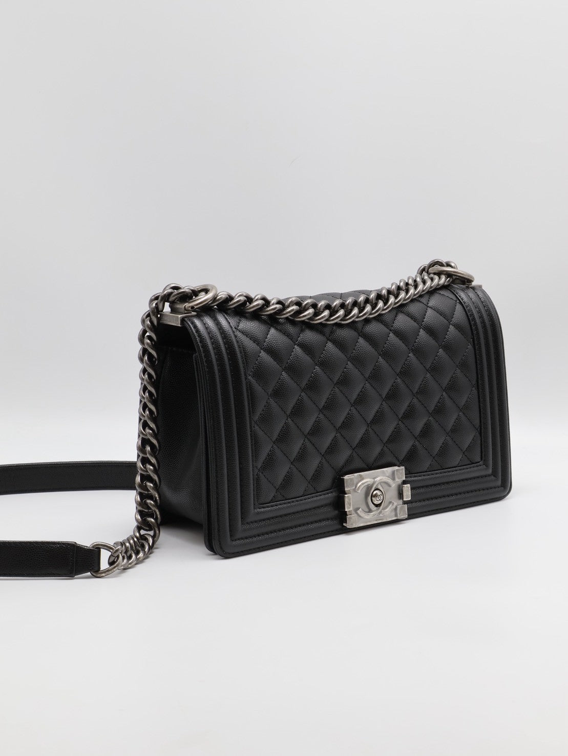 CHANEL Boy25 粒面牛皮口蓋包 - 黑銀