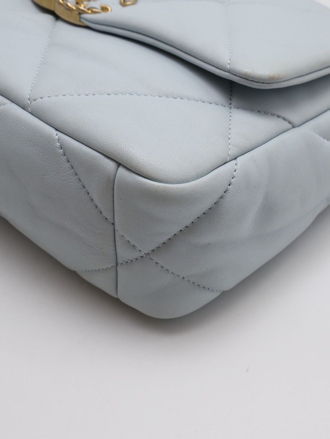 CHANEL 19 Bag 菱格紋羊皮手提肩背包 26 - 寶寶藍金