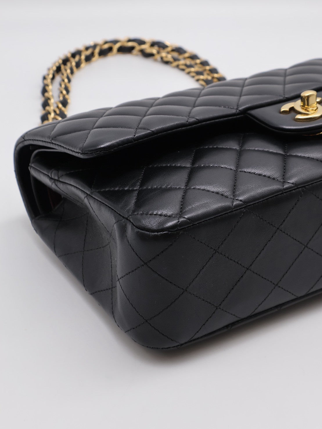 CHANEL 經典口蓋包 CF25 - 羊皮黑金26開