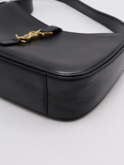 YSL Le 5 A 7滑面牛皮腋下Hobo - 黑金