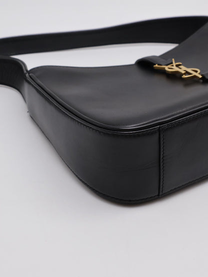 YSL Le 5 A 7滑面牛皮腋下Hobo - 黑金