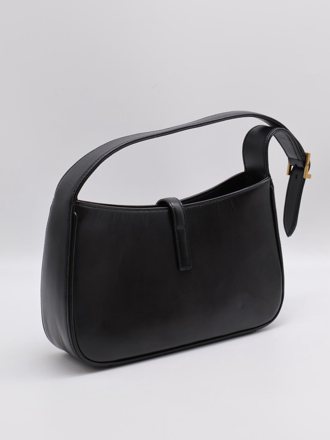 YSL Le 5 A 7滑面牛皮腋下Hobo - 黑金