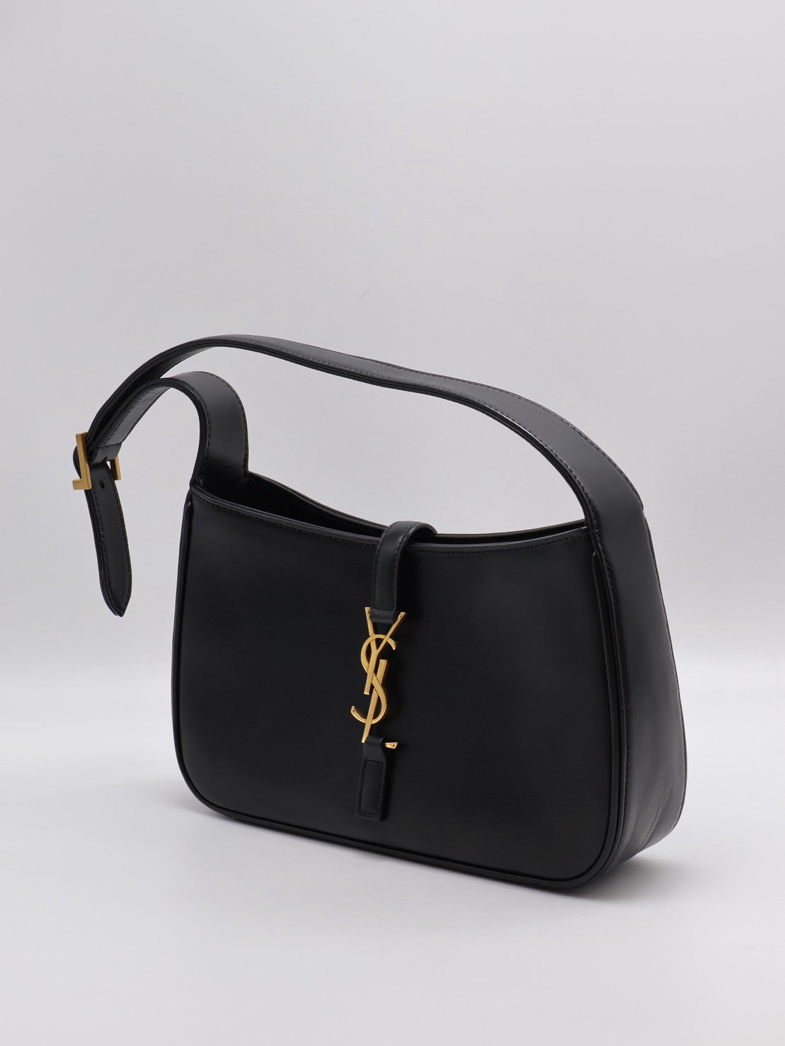YSL Le 5 A 7滑面牛皮腋下Hobo - 黑金
