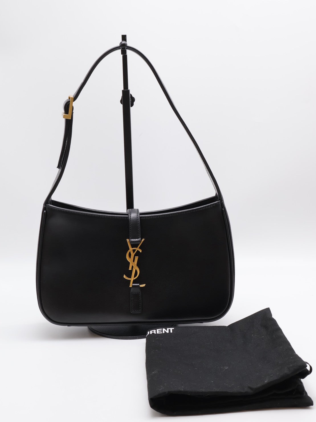 YSL Le 5 A 7滑面牛皮腋下Hobo - 黑金