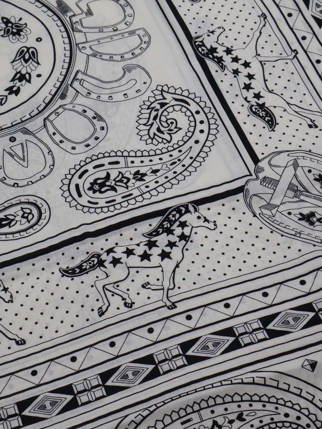 HERMES Cheval de Coeur Bandana披肩 140 - 黑白