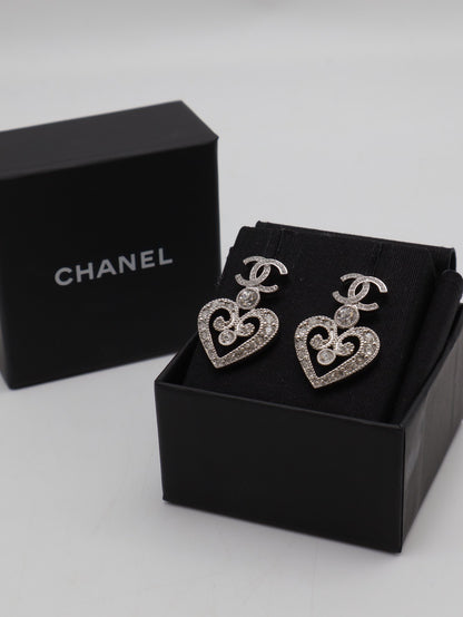 CHANEL 23K滿鑽愛心雕花耳環