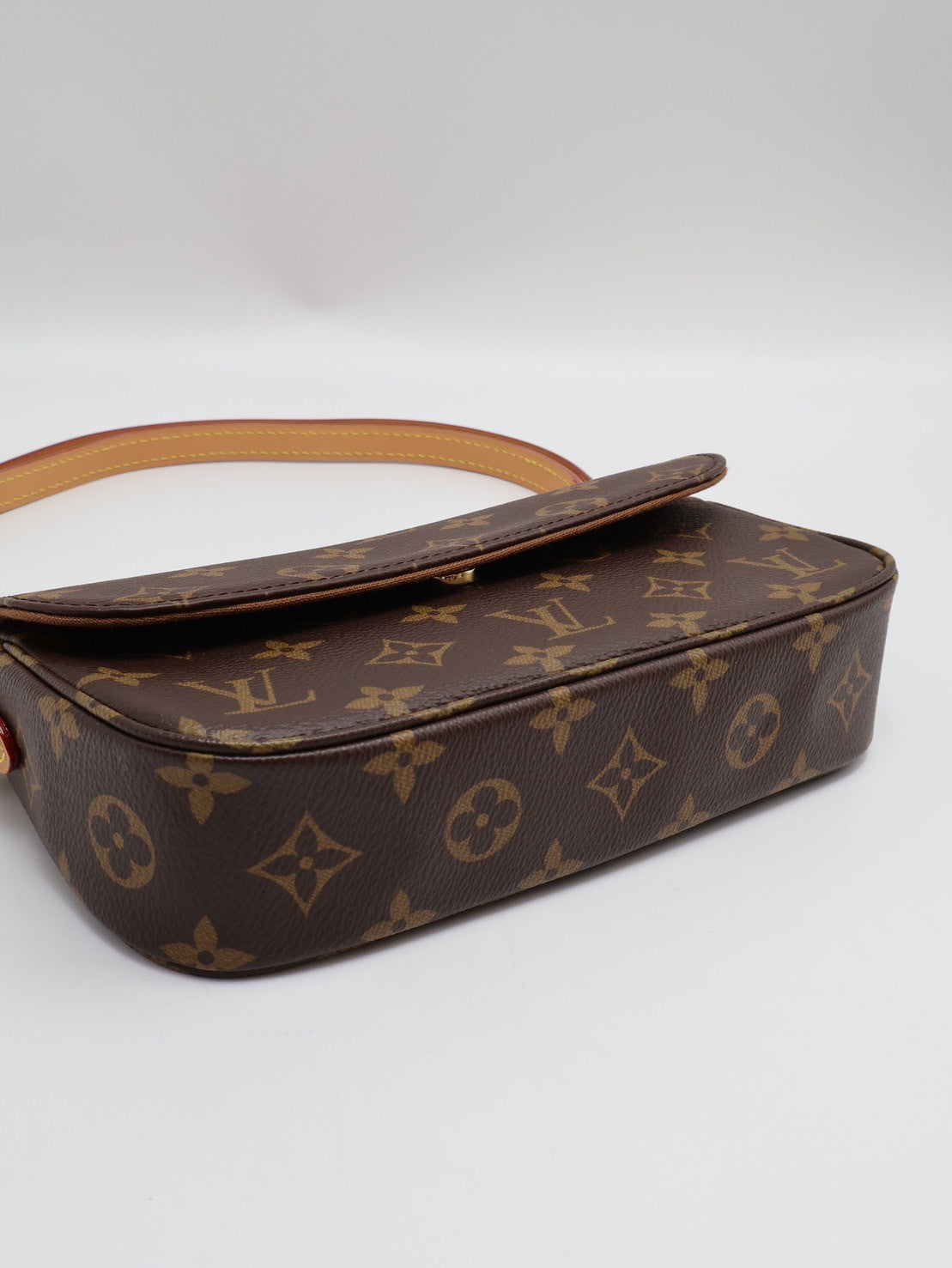 LOUIS VUITTON Ivy 單肩包