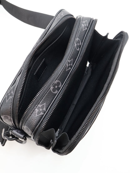 LOUIS VUITTON Alpha 雙隔層郵差包