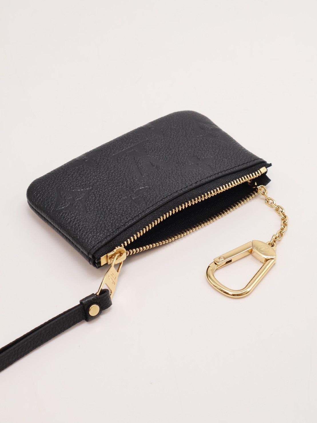 LOUIS VUITTON 壓紋牛皮鑰匙釦拉鍊零錢包 - 黑