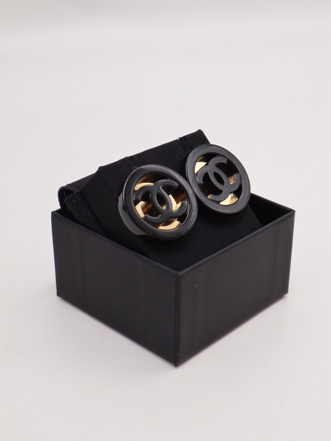 CHANEL 24B雙C鏡面耳環