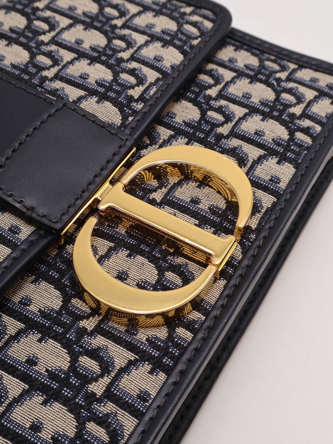 DIOR 30 Montaigne斜背包