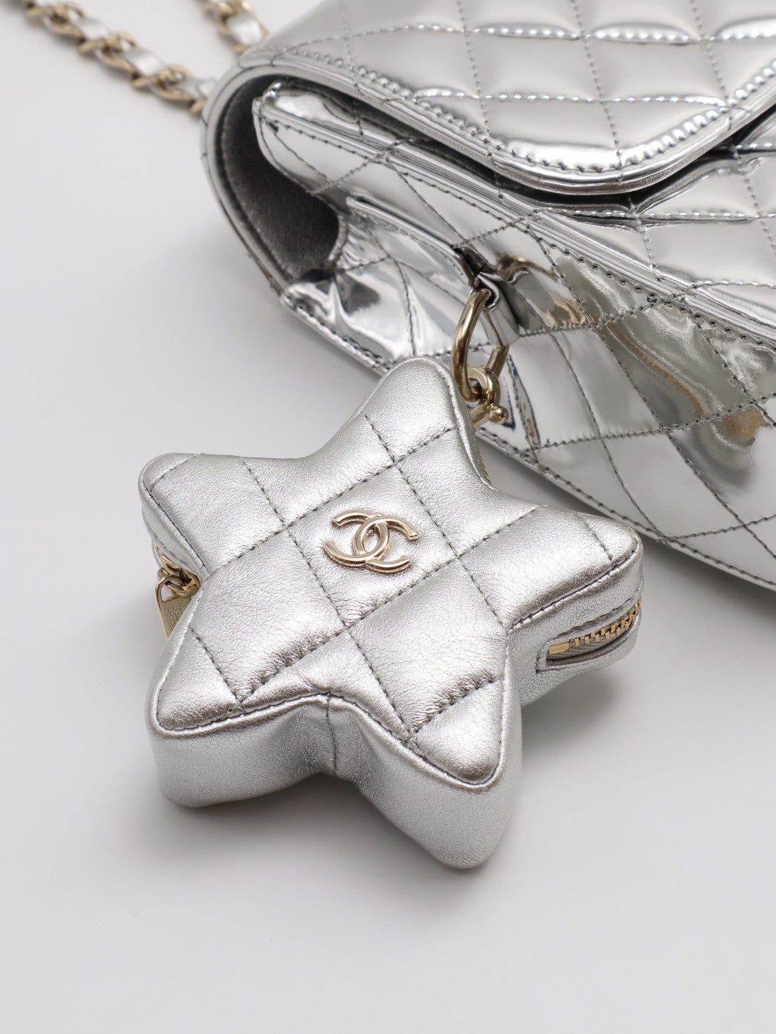 CHANEL 24C金屬銀後背包