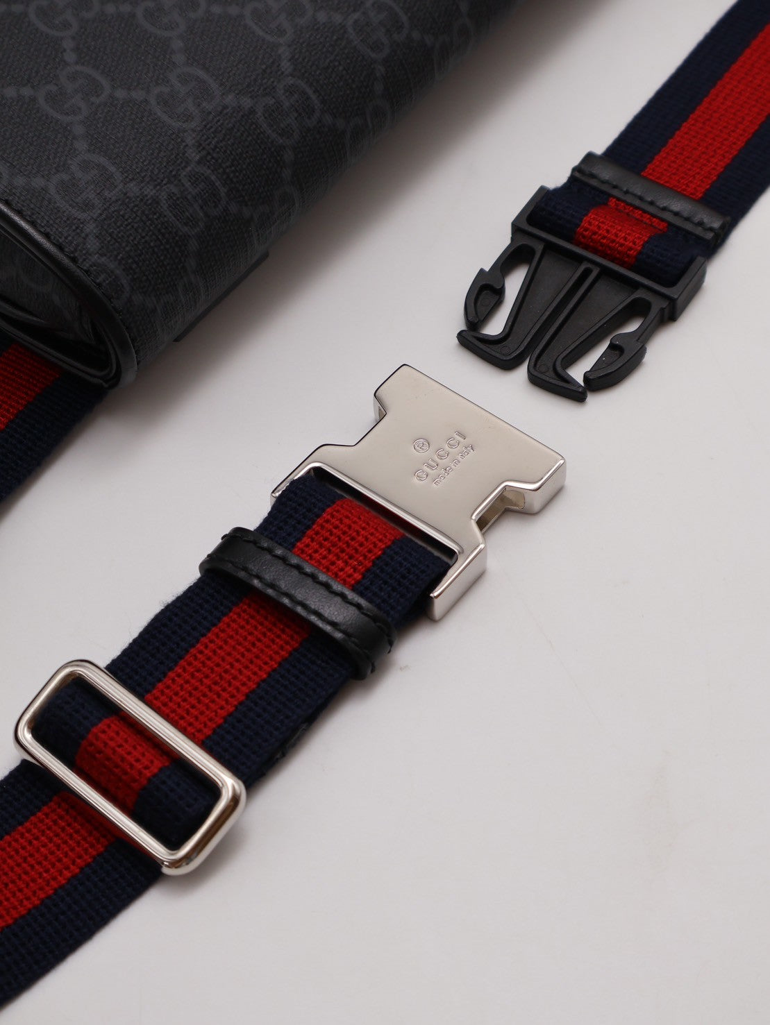 GUCCI Superr me老花胸包