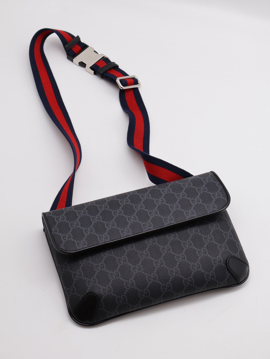 GUCCI Superr me老花胸包