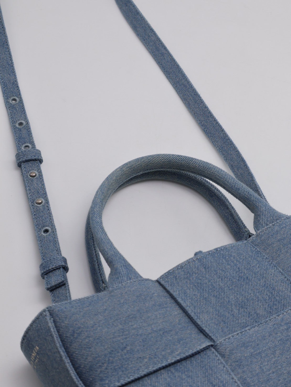 BOTTEGA VENETA Acro tote - 淺牛仔