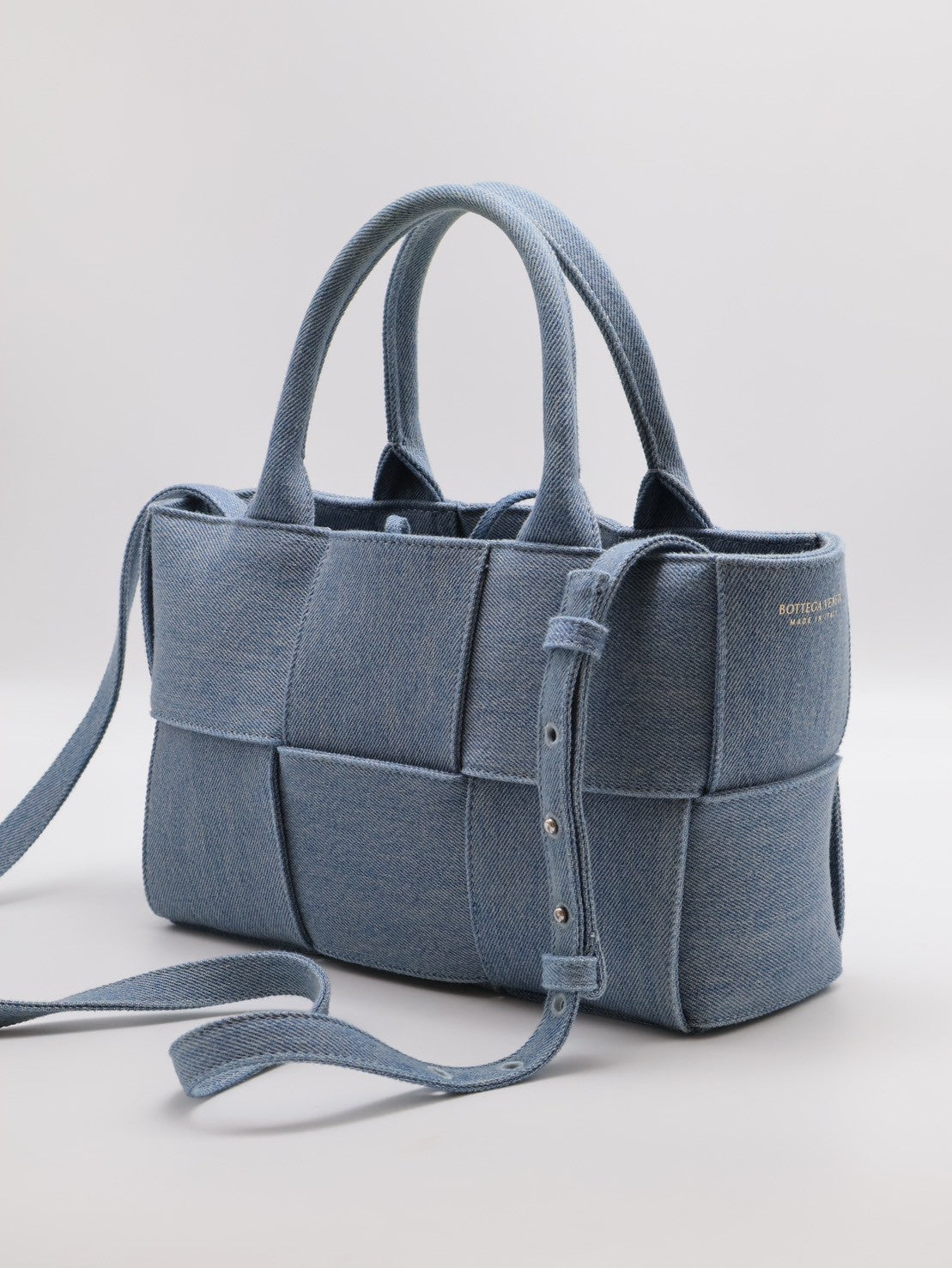 BOTTEGA VENETA Acro tote - 淺牛仔