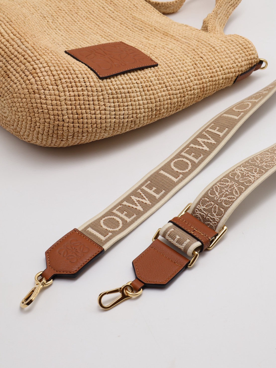 LOEWE Slit 草編托特包 - mini自然色
