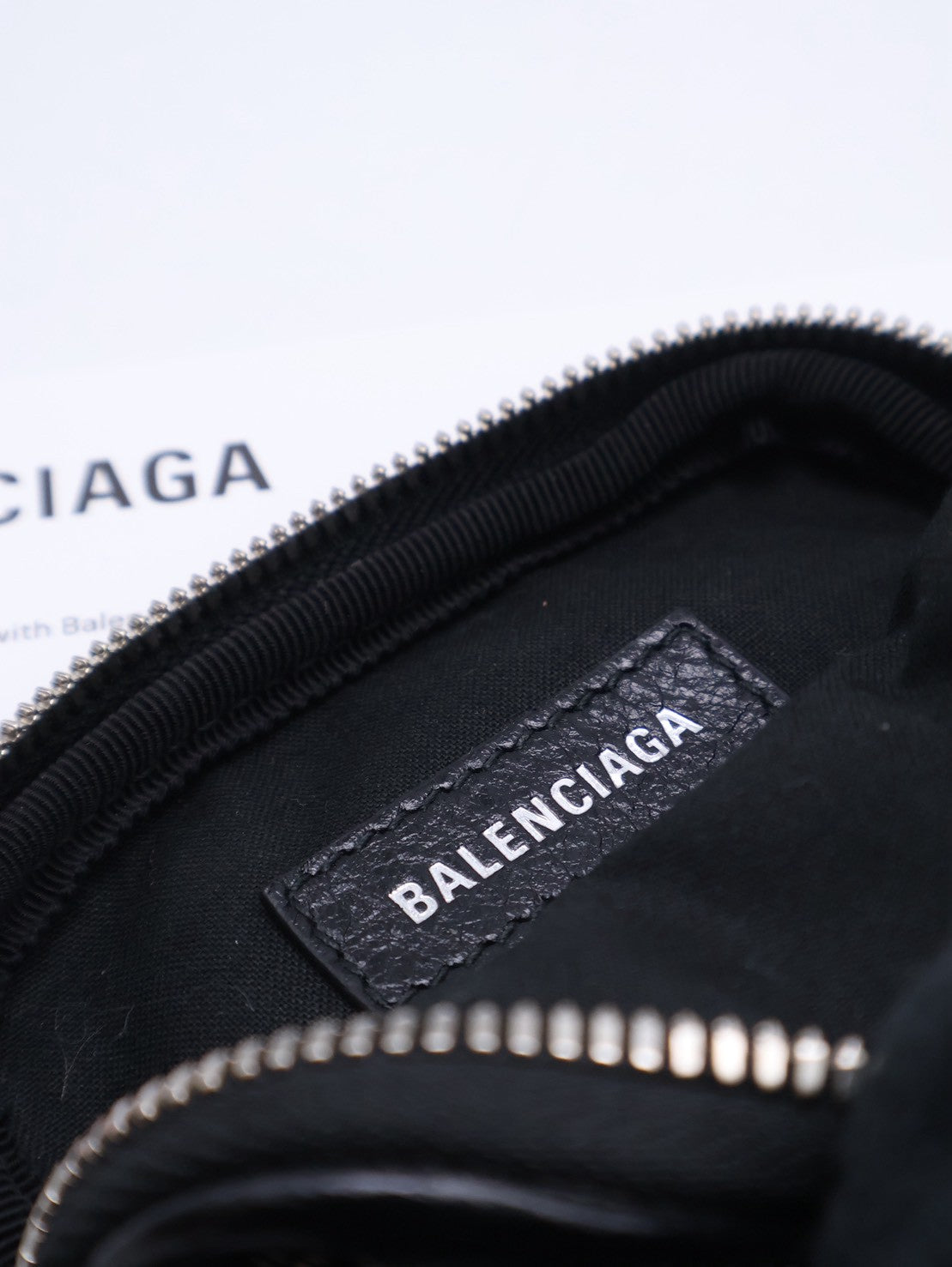 Balenciaga Le cagole斜背小包